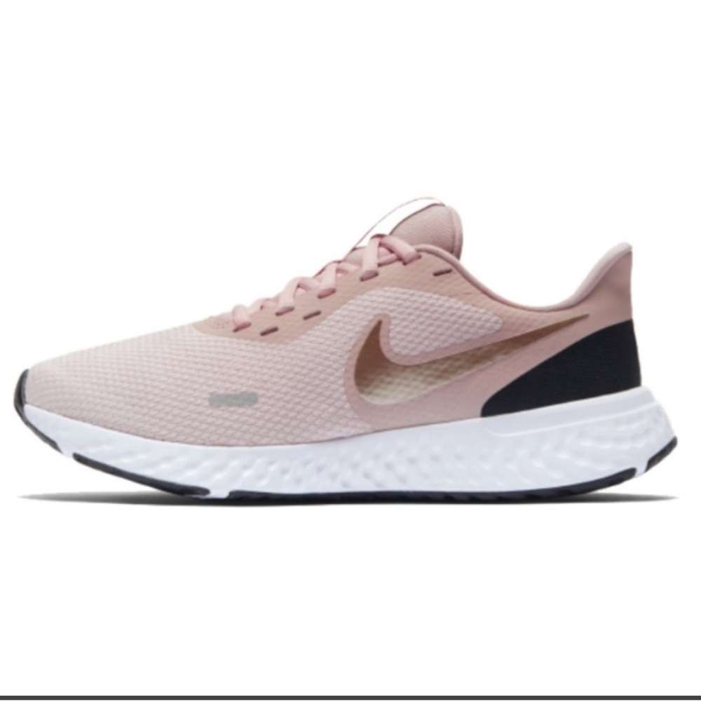 Nike barely rose tennis shoes, size 8.5 Excellent condition!